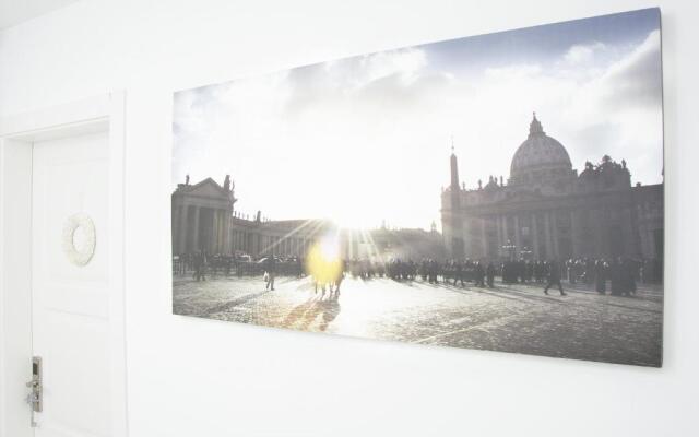 Gens Claudia, Vatican Luxury Apartments