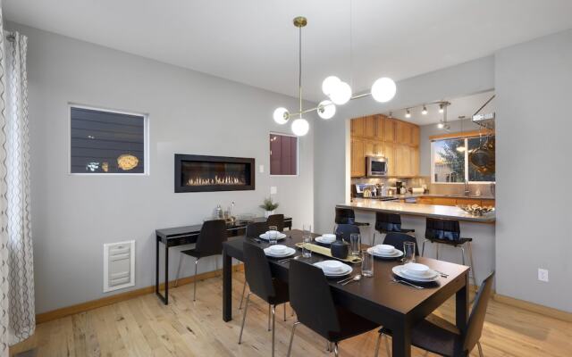 Sleek Home Near Old Town W/ Rftp Hot Tub & Mtn Views