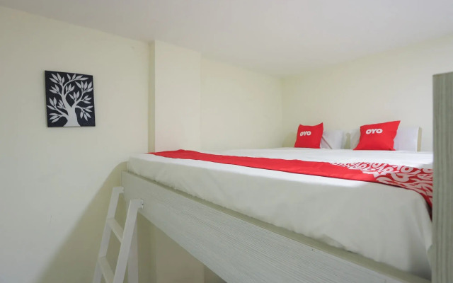 SPOT ON 90236 Zigzag Travellers Home - Hostel