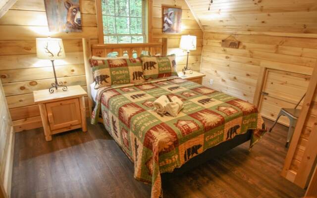 270 Black Bear 3 Bedroom Cabin by RedAwning