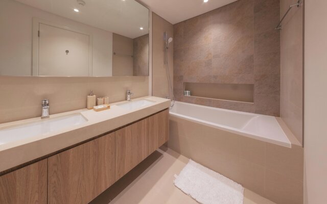 Lavish 2BR in Downtown Views Close to Dubai Mall Burj Khalifa