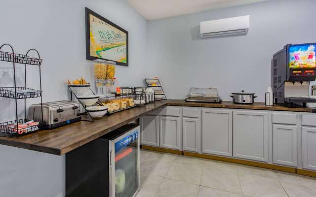 AmericInn by Wyndham Quincy