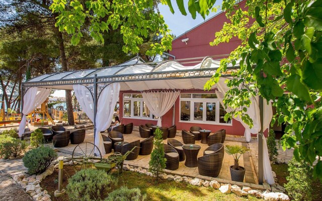 Tidy Apartment with Ac, Just 12 Km. From Sibenik