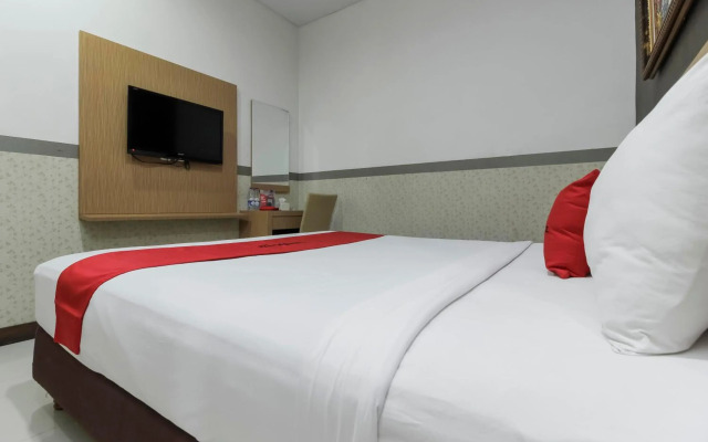 RedDoorz Plus @ Tuparev Cirebon
