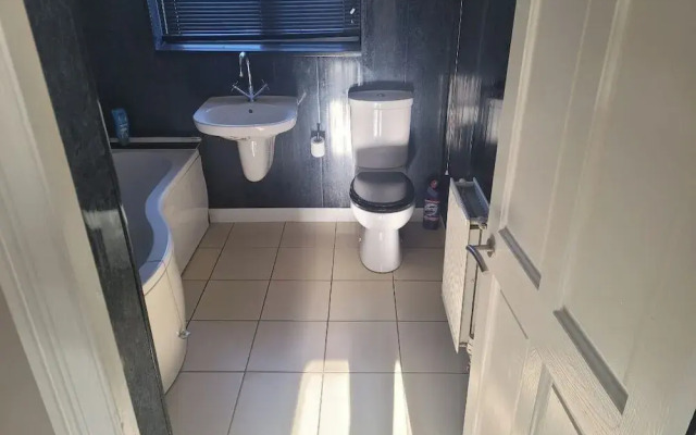 Cozy Coastal Retreat in Colwyn bay Sleeps 8