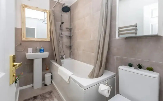 Spacious & Welcoming 4BD House - Kennington