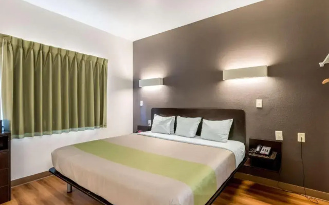 Super 8 by Wyndham Kenedy