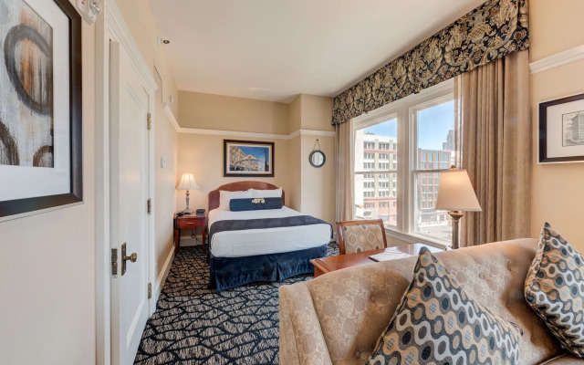 Gaslamp Plaza Suites