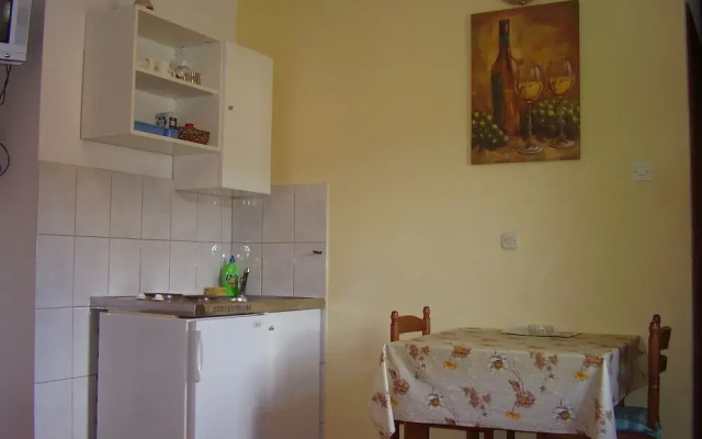 Studio Apartments Teuta & Agron