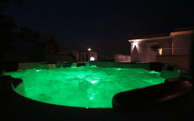 Pharus Miseni Apartment