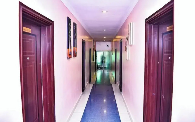 Candow Hotel