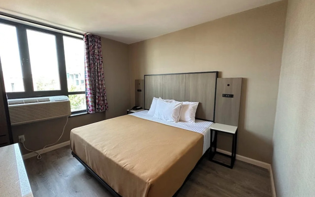 Regal Inn & Suites New York LaGuardia Hotel