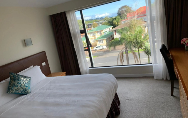Boulevard Hotel