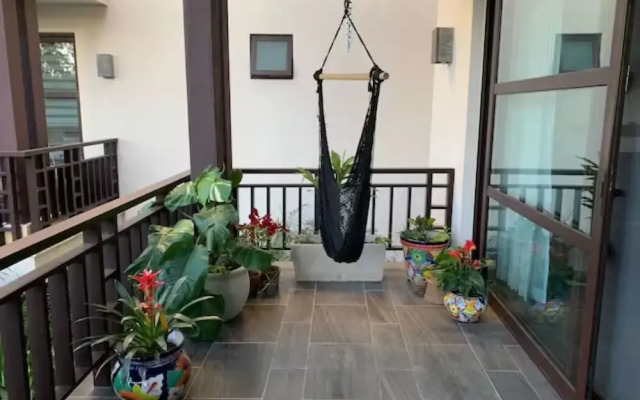 Bright full furnished 2 bedrooms