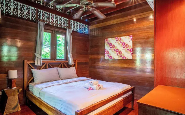 Tropical Beachfront 4 Bdr Villa - KBR24