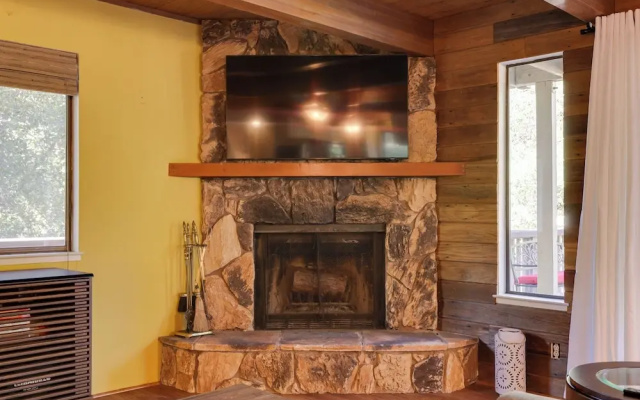 Spacious Groveland Cabin w/ Wraparound Deck!