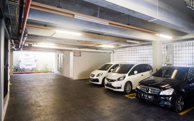 Sans Hotel RG Living Jogja by RedDoorz