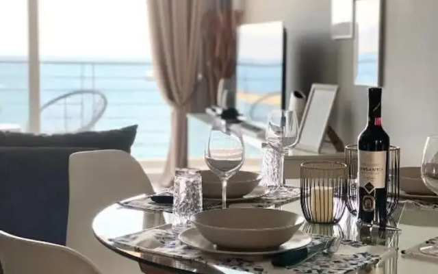 Seafront Kalamata Haven - Blue Luxury Suite