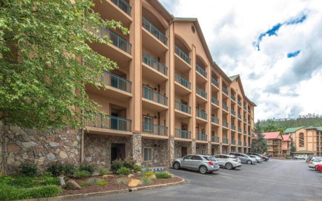 City Bear, 2BR, Pool, Spa, Downtown Gatlinburg, Sleeps 6