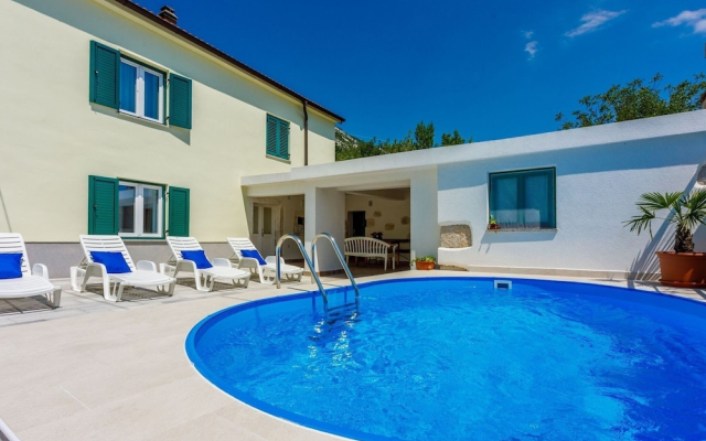Nice Holiday Home in Drivenik With Terrace