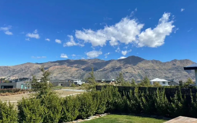 Minaret Ridge - Sleeps 8 - Mountain Views