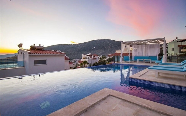 Villa Lotus by Akdenizvillam