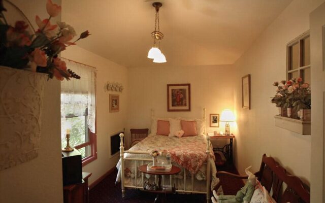 Thompson House Inn & Tea Room