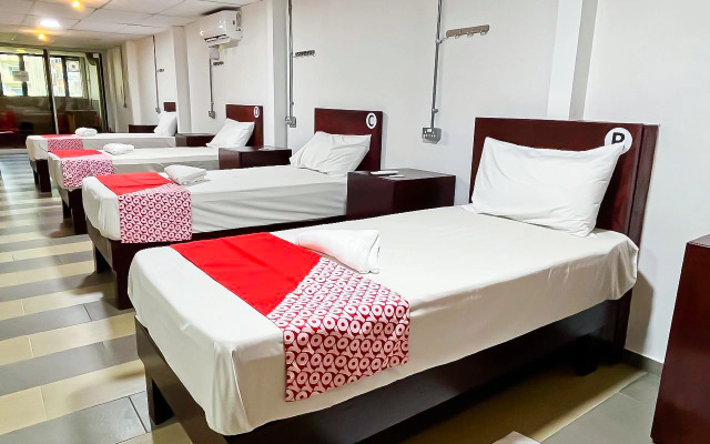 OYO 90572 J Hotel Masjid India