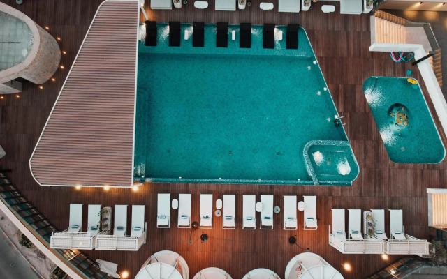 The House Hotel Al Khiran