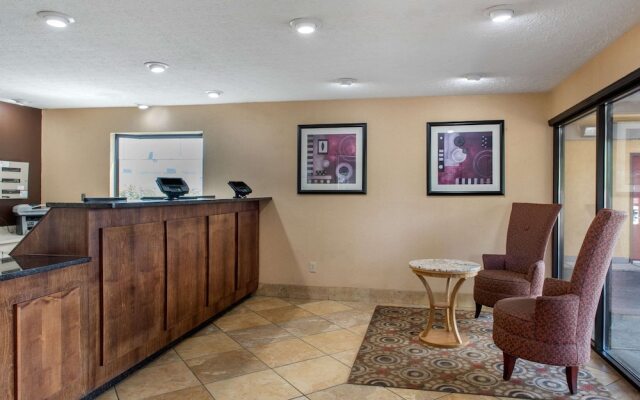 Super 8 Reynolds /East Columbus Area