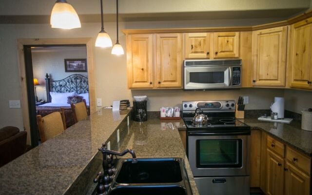 Stay in Comfort while Enjoying Valley Views by RedAwning