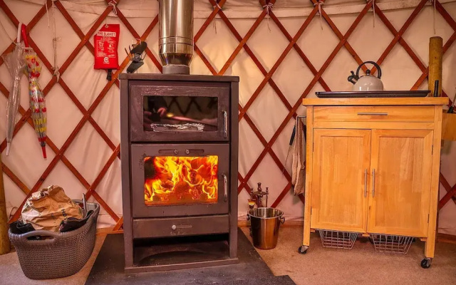 Chalet With Gleneagles Views, hot Tub, No Deposit