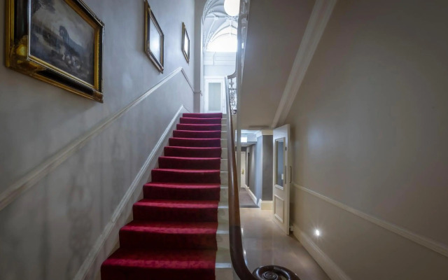 Albany House