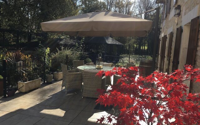 Moulin du Fontcourt Riverside Apartment