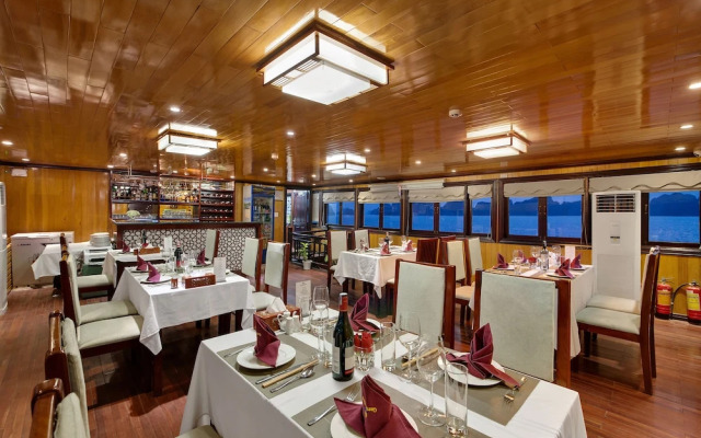 Garden Bay Luxury Cruise