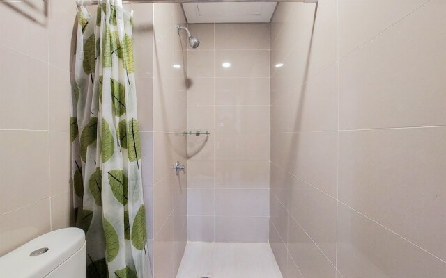 Comfort And Elegant Studio Apartment At B Residence