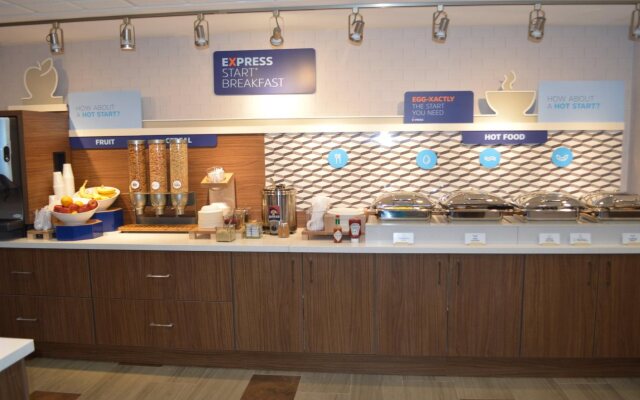 Holiday Inn Express Hotel & Suites Bismarck by IHG