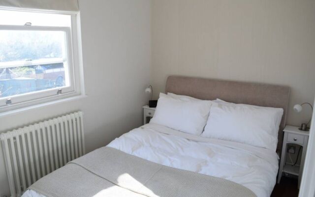Decorated 1 Bedroom Flat In Wimbledon