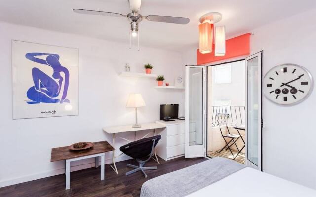 Pleasant Studio With Balcony Close to Camp Nou - Barcelona !