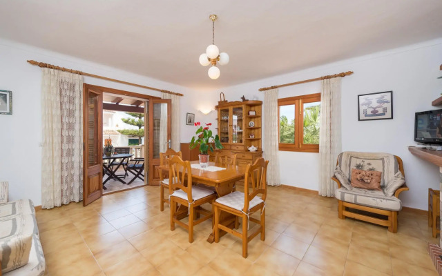 BARCELO-DANUS - Chalet with terrace in Porto Colom. Free WiFi