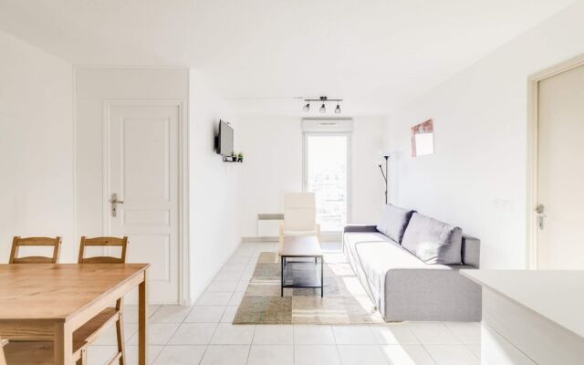 Bright T3 of 54m ² With Balcony