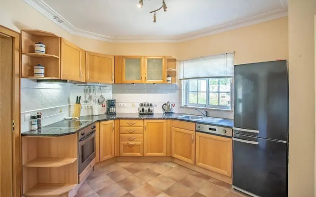 49 Presa da Moura Superbly 2 Bed Townhouse Clos