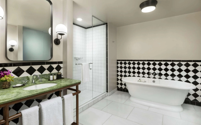 The Candler Hotel Atlanta, Curio Collection by Hilton