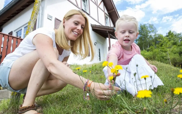 Detached Bungalow with Washing Machine near Lake