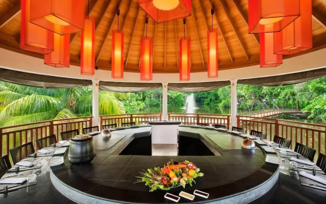 Labriz Silhouette Seychelles