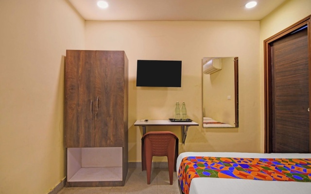 Fabhotel The Crown Aura