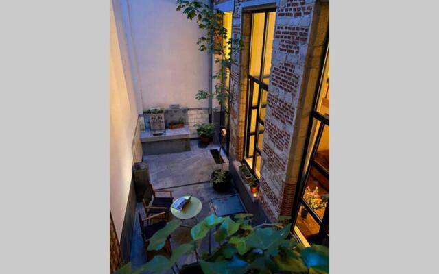 Apartment in historical centre with private courtyard