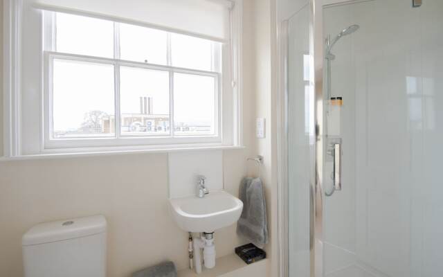 Elliot Oliver- 2 Bedroom Duplex Town Centre Apartment