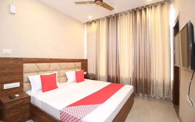 OYO 27743 Hotel Platina