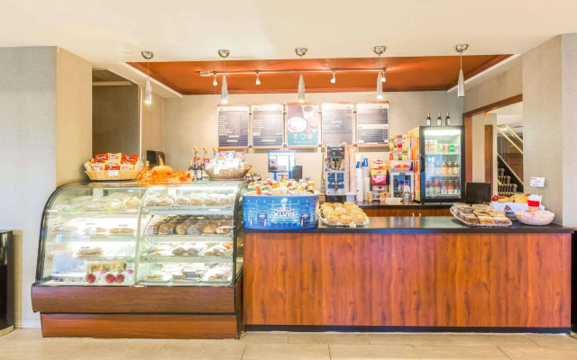 Wyndham Garden Hotel Newark Airport